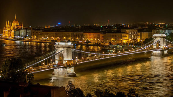 Puente sobre Danubio