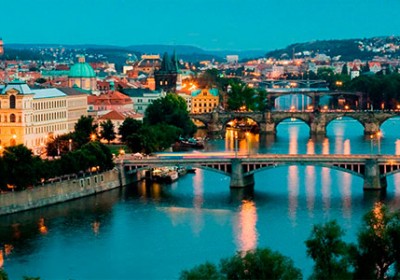 Foto nocturna de Praga